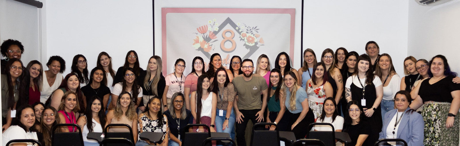 Dia da Mulher no UPPER GROUP: Café e Homenagens